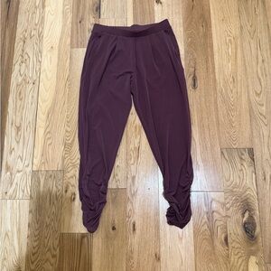 Express  Women size Xs Ruched Joggers Plum color